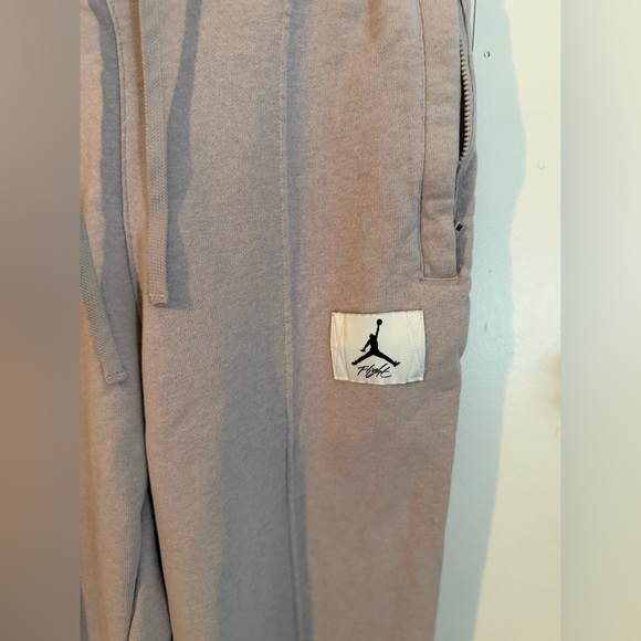 Jordan Essentials Pleated Fleece Cuffed Sweatpants Beige/Gray Women's Size XS - Picture 10 of 15